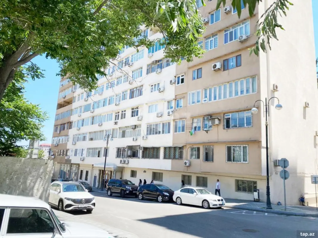 Satılır 5 otaqlı mənzil 181 m²