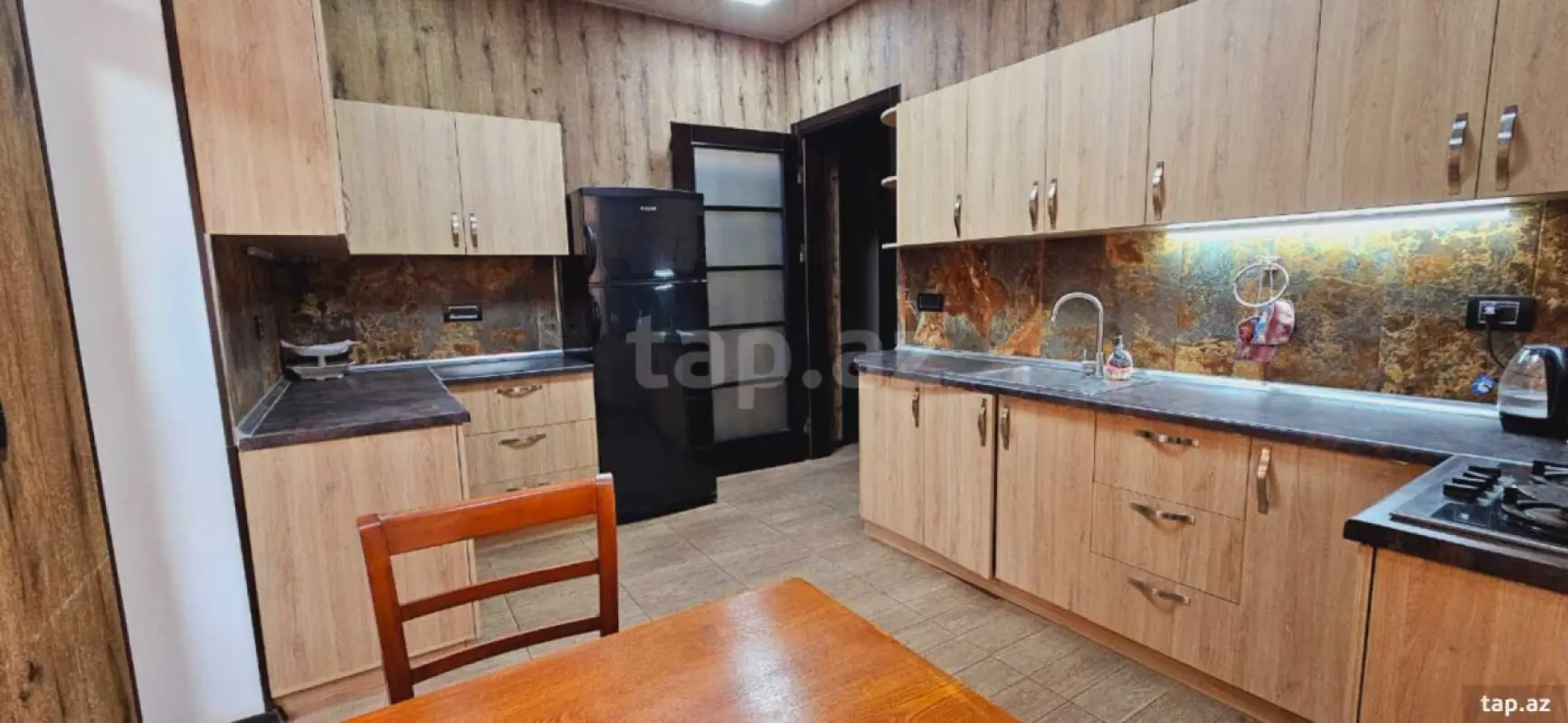 Kirayə verilir 4 otaqlı mənzil 160 m²