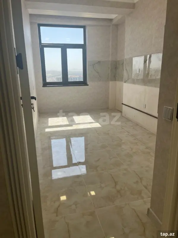 Satılır 3 otaqlı yeni tikili 102.5 m²