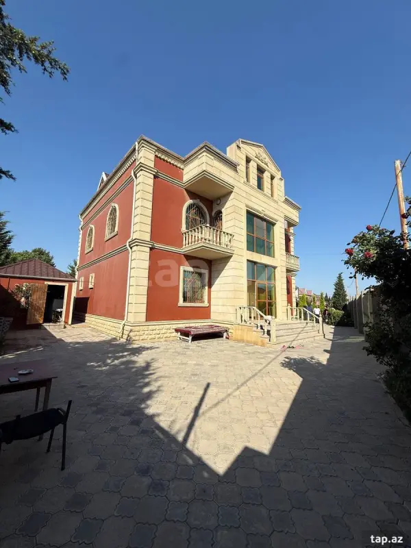 Satılır 6 otaqlı həyət evi 240 m²