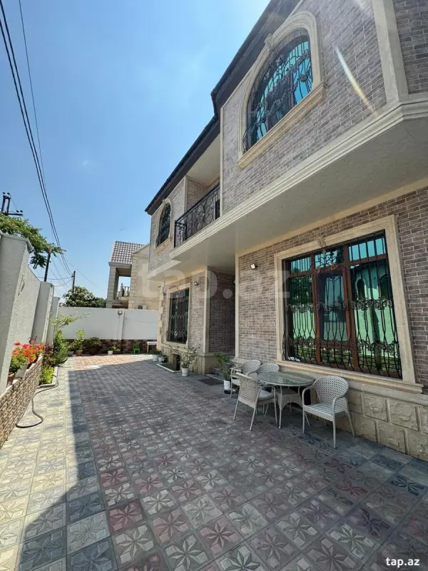 Satılır 6 otaqlı həyət evi 374.8 m²