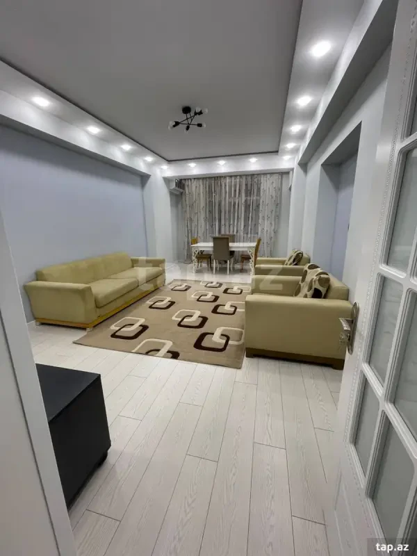 Kirayə verilir 3 otaqlı yeni tikili 135 m²