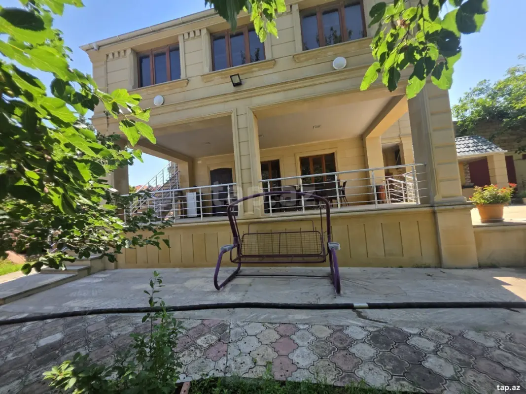 Satılır 8 otaqlı həyət evi 400 m²
