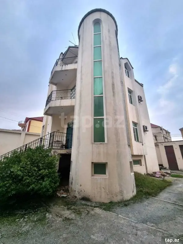 Satılır 6 otaqlı həyət evi 440 m²