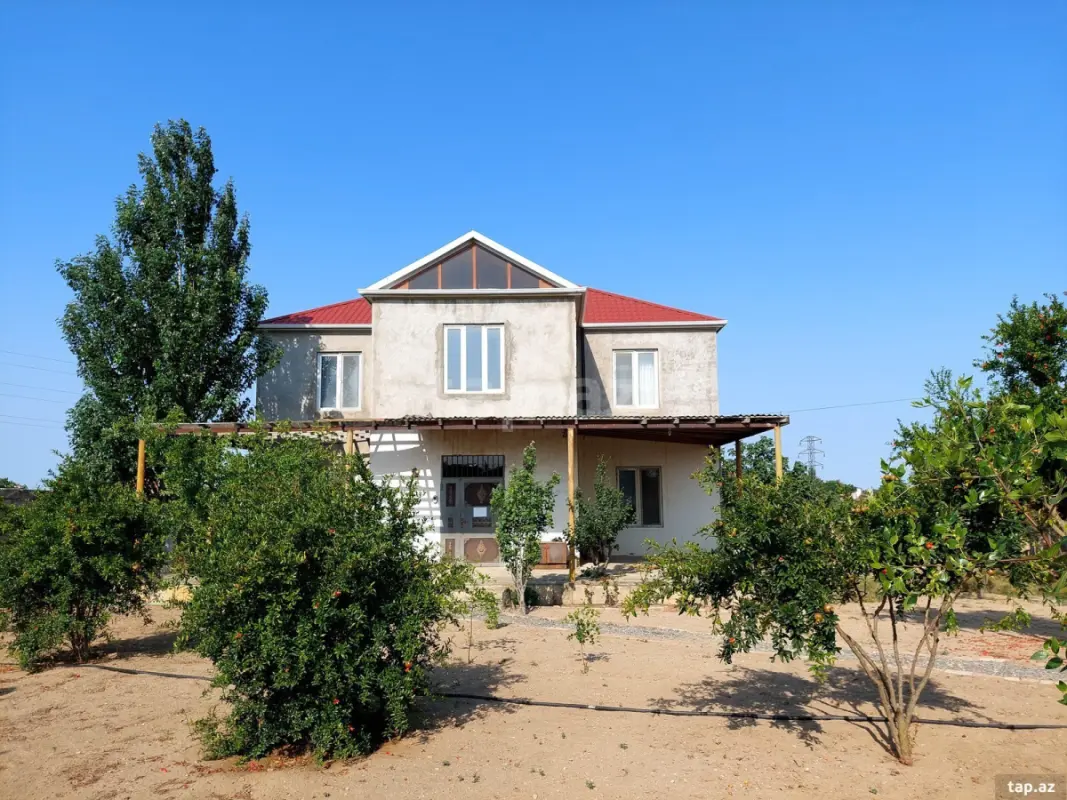 Satılır 6 otaqlı həyət evi 140 m²