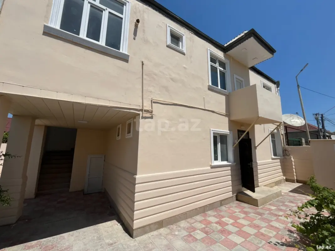 Satılır 10 otaqlı həyət evi 150 m²