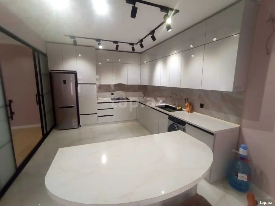 Satılır 6 otaqlı həyət evi 250 m²