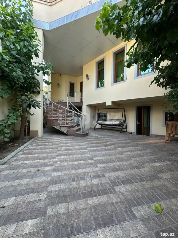 Satılır 6 otaqlı həyət evi 240 m²