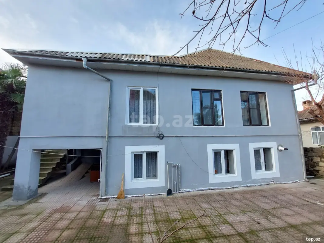 Satılır 4 otaqlı həyət evi 140 m²