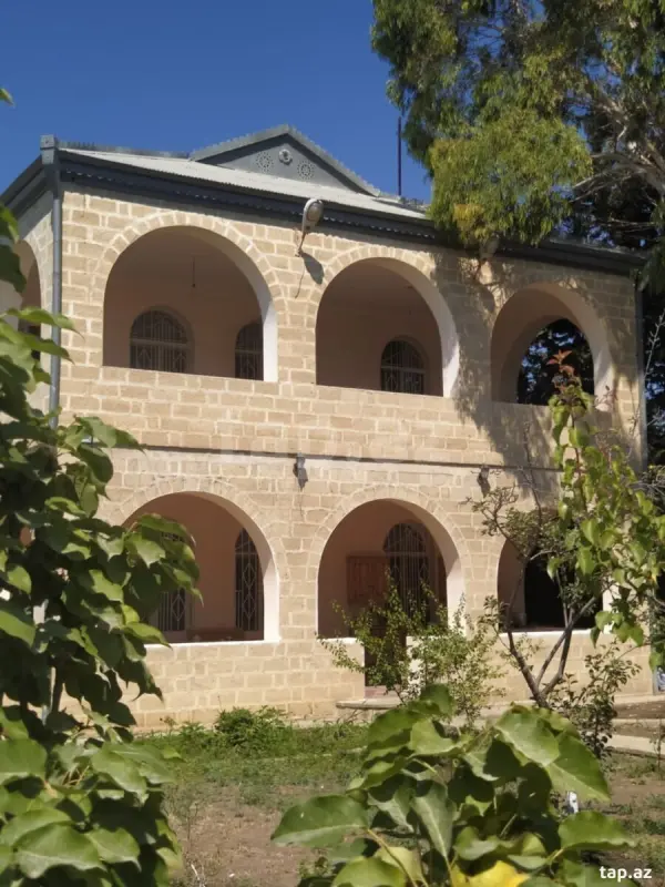 Satılır 6 otaqlı həyət evi 360 m²
