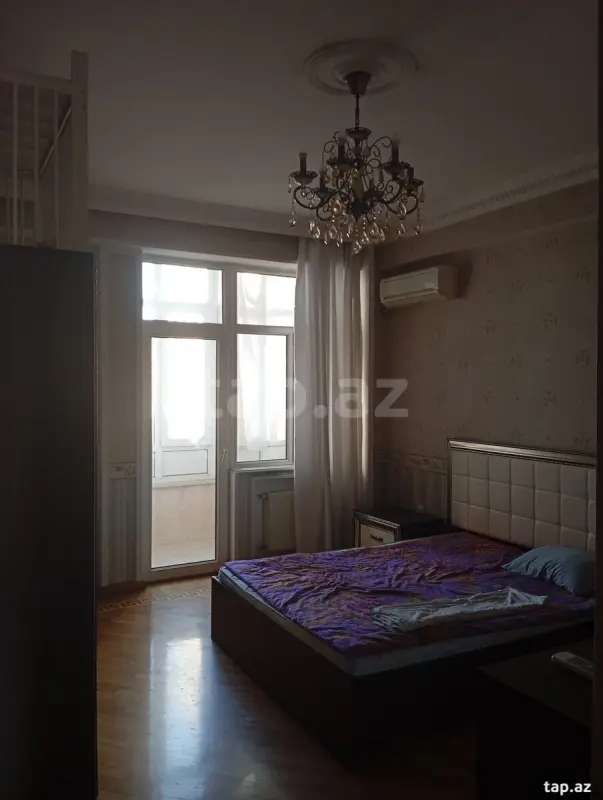 Kirayə verilir 5 otaqlı yeni tikili 200 m²