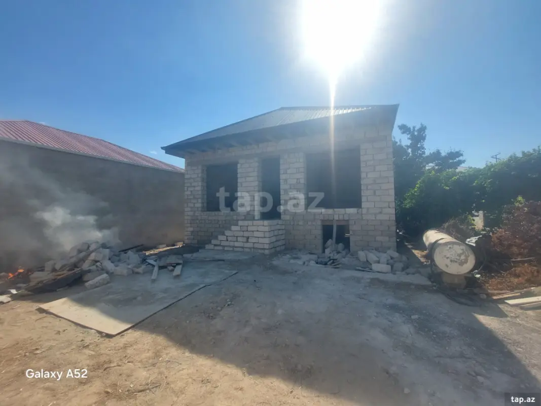 Satılır 3 otaqlı həyət evi 200 m²