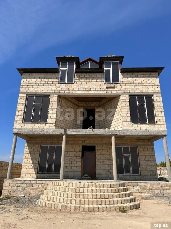 Satılır 7 otaqlı həyət evi 500 m²
