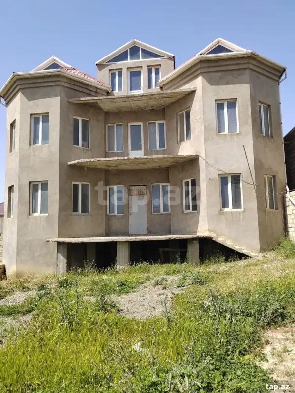 Satılır 8 otaqlı həyət evi 326 m²