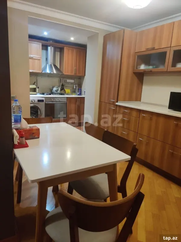 Kirayə verilir 2 otaqlı mənzil 71 m²