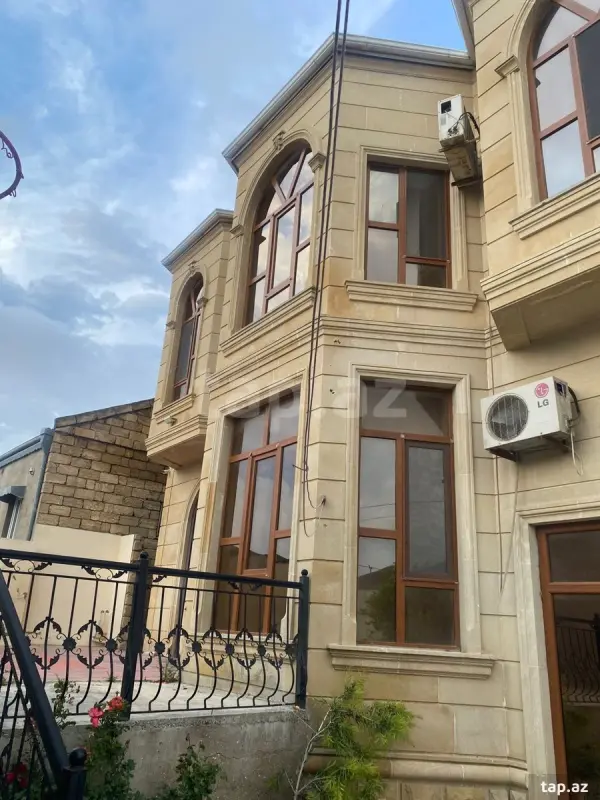 Satılır 6 otaqlı həyət evi 400 m²