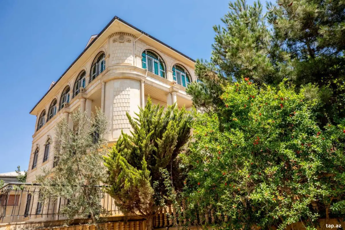 Kirayə verilir 7 otaqlı həyət evi 404 m²