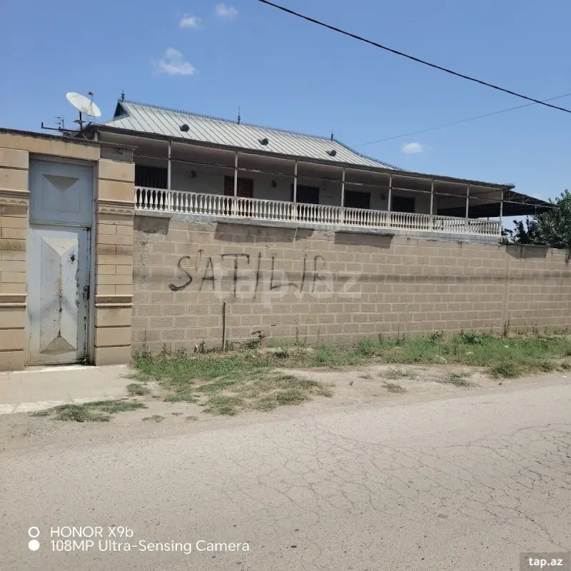 Satılır 8 otaqlı həyət evi 1200 m²