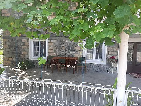 Kirayə verilir 1 otaqlı həyət evi 20 m² — Şəki 1 otaq 20.00 m²