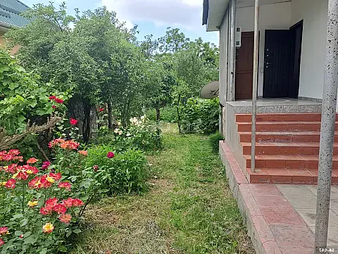 Kirayə verilir 3 otaqlı həyət evi 130 m² — Oğuz 3 otaq 130.00 m²