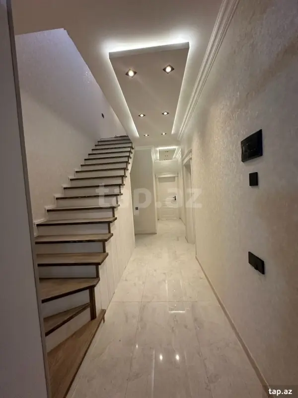 Satılır 5 otaqlı həyət evi 180 m²