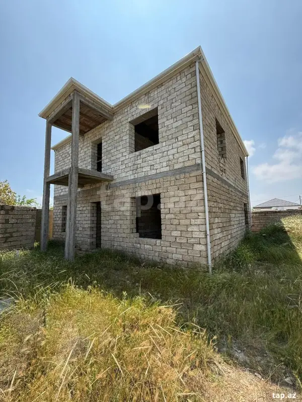 Satılır 5 otaqlı həyət evi 200 m²