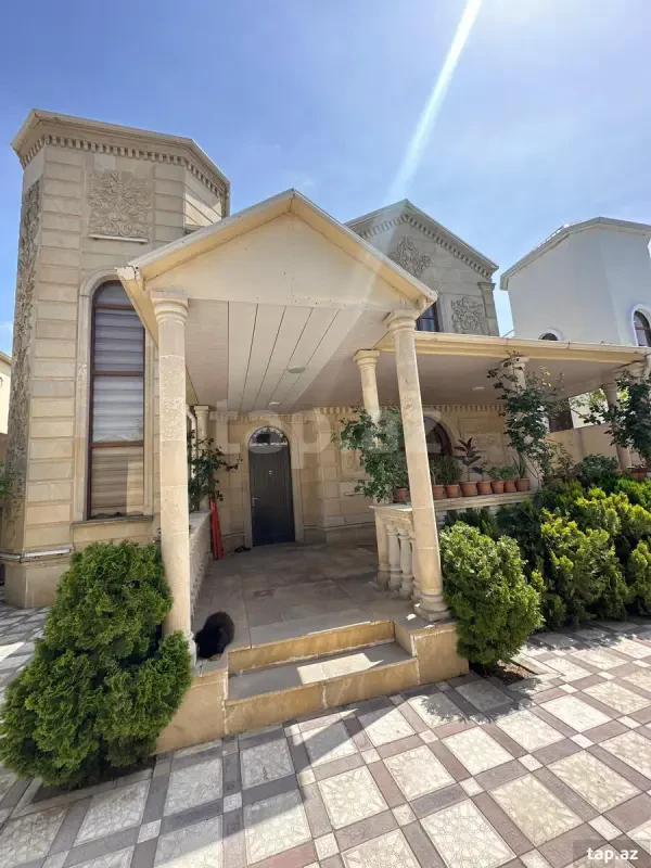 Satılır 5 otaqlı həyət evi 300 m²