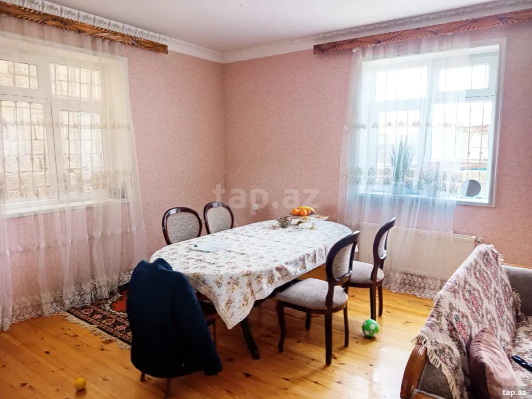 Satılır 6 otaqlı həyət evi 200 m²