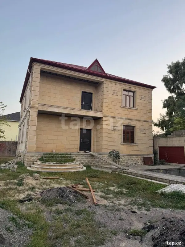 Satılır 8 otaqlı həyət evi 250 m²