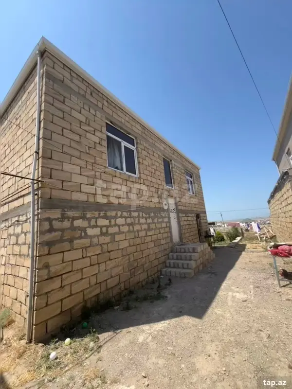 Satılır 8 otaqlı həyət evi 200 m²