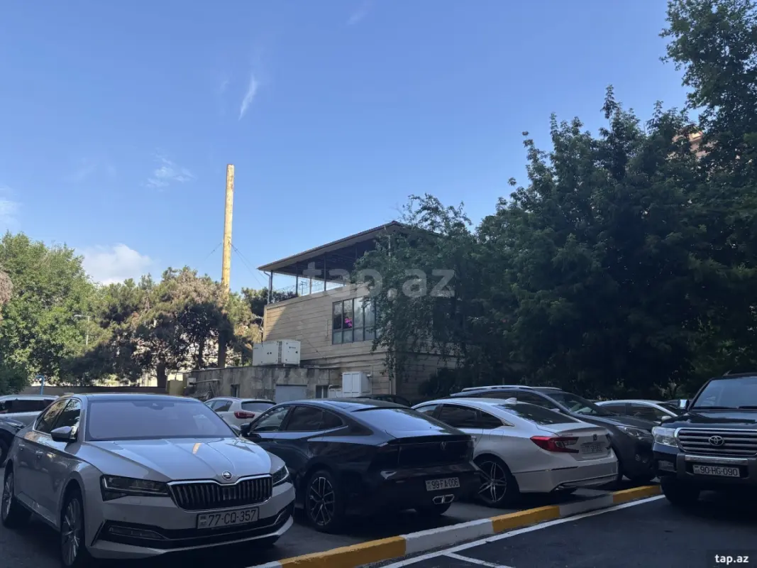 Kirayə verilir 5 otaqlı yeni tikili 285 m²
