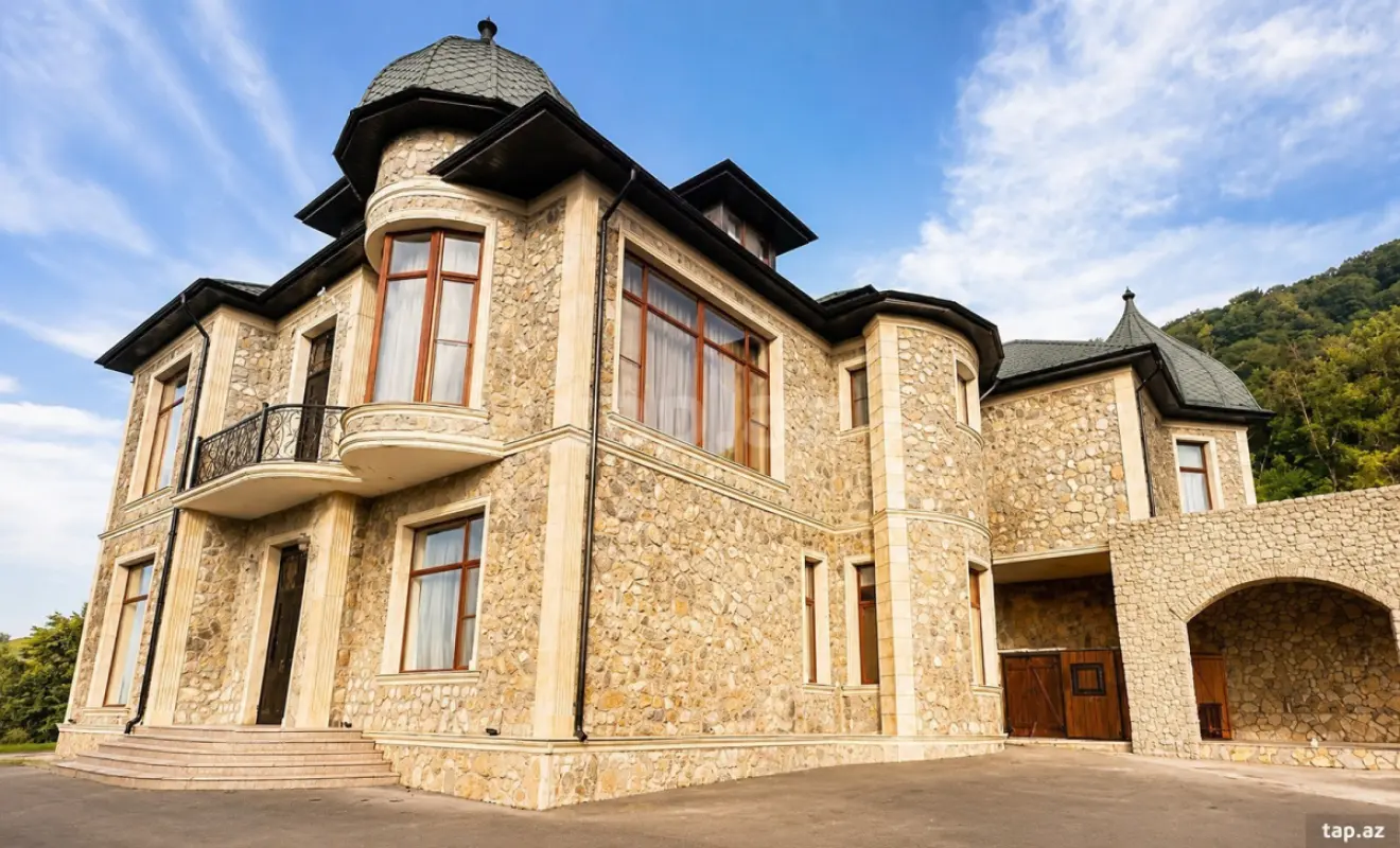 Kirayə verilir 8 otaqlı həyət evi 900 m²