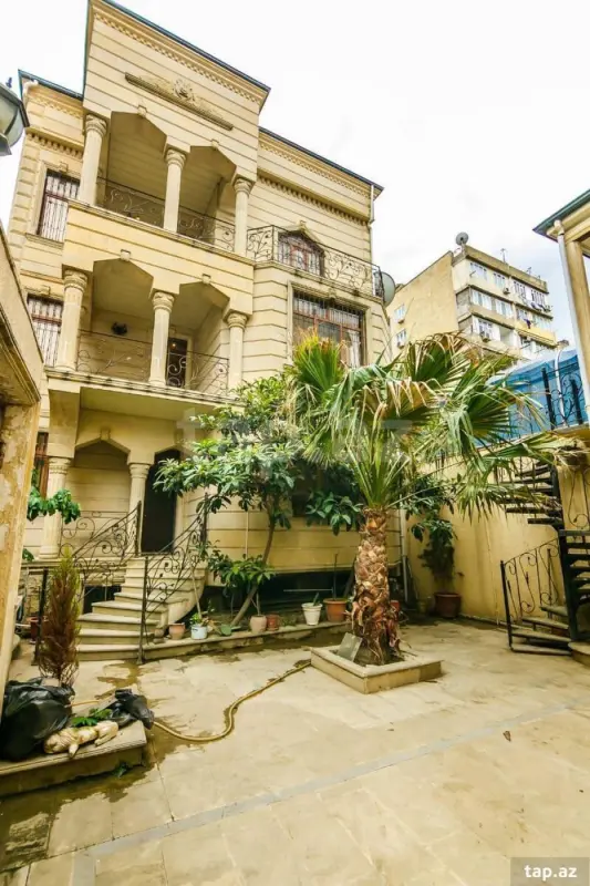 Kirayə verilir 8 otaqlı həyət evi 450 m²