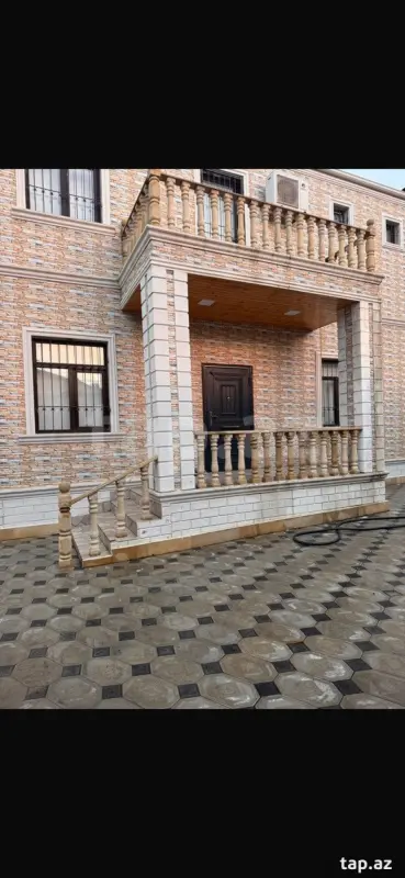 Satılır 5 otaqlı həyət evi 240 m²