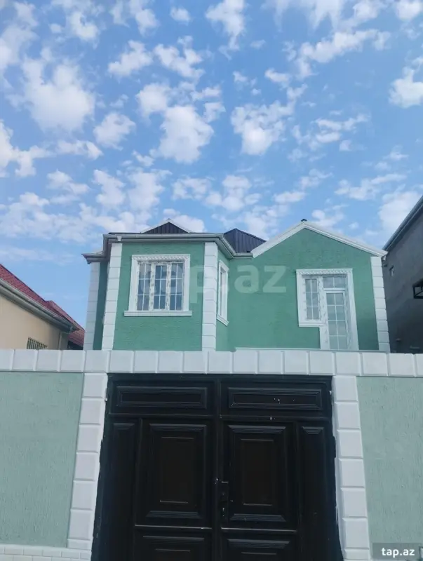 Satılır 8 otaqlı həyət evi 240 m²