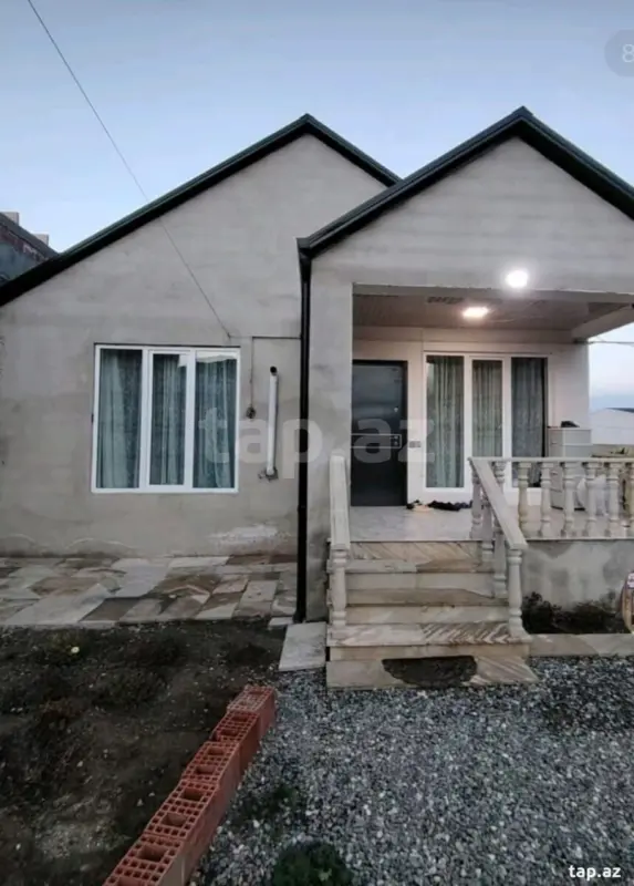 Satılır 4 otaqlı həyət evi 250 m²