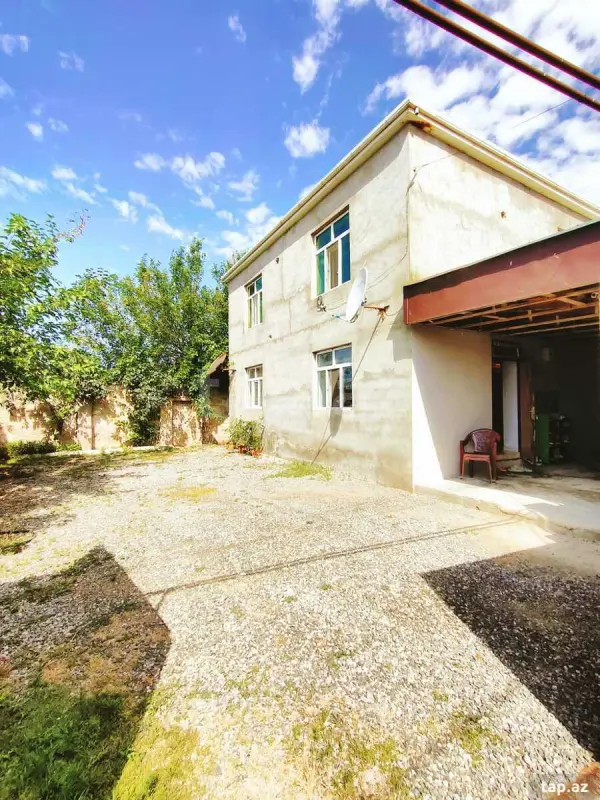 Satılır 4 otaqlı həyət evi 200 m²