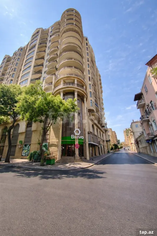 Satılır 3 otaqlı yeni tikili 120 m²