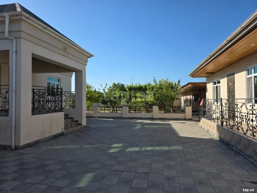 Satılır 6 otaqlı həyət evi 210 m²