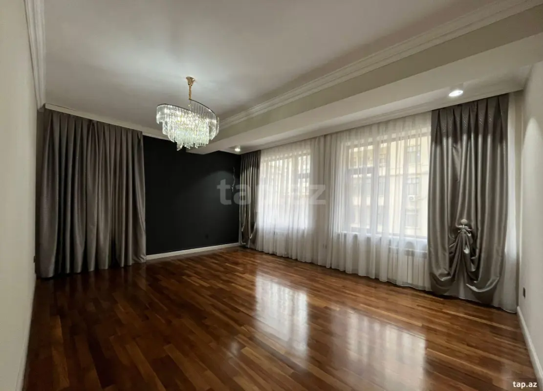 Satılır 3 otaqlı yeni tikili 135 m²