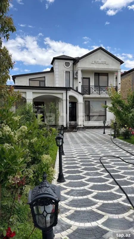 Satılır 6 otaqlı həyət evi 250 m²
