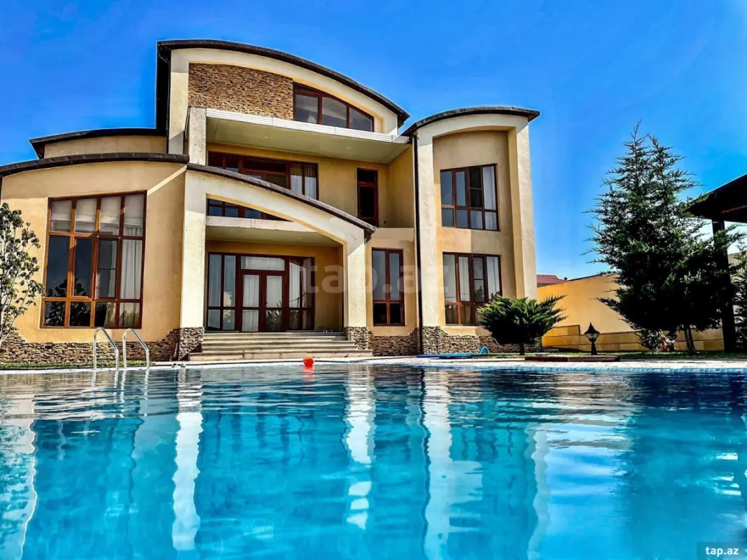 Satılır 5 otaqlı həyət evi 450 m²