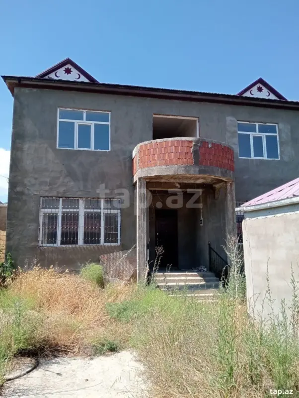 Satılır 8 otaqlı həyət evi 400 m²