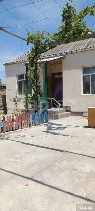 Satılır 3 otaqlı həyət evi 100 m²