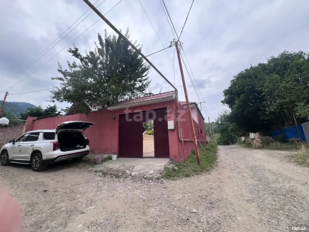 Satılır 4 otaqlı həyət evi 200 m²