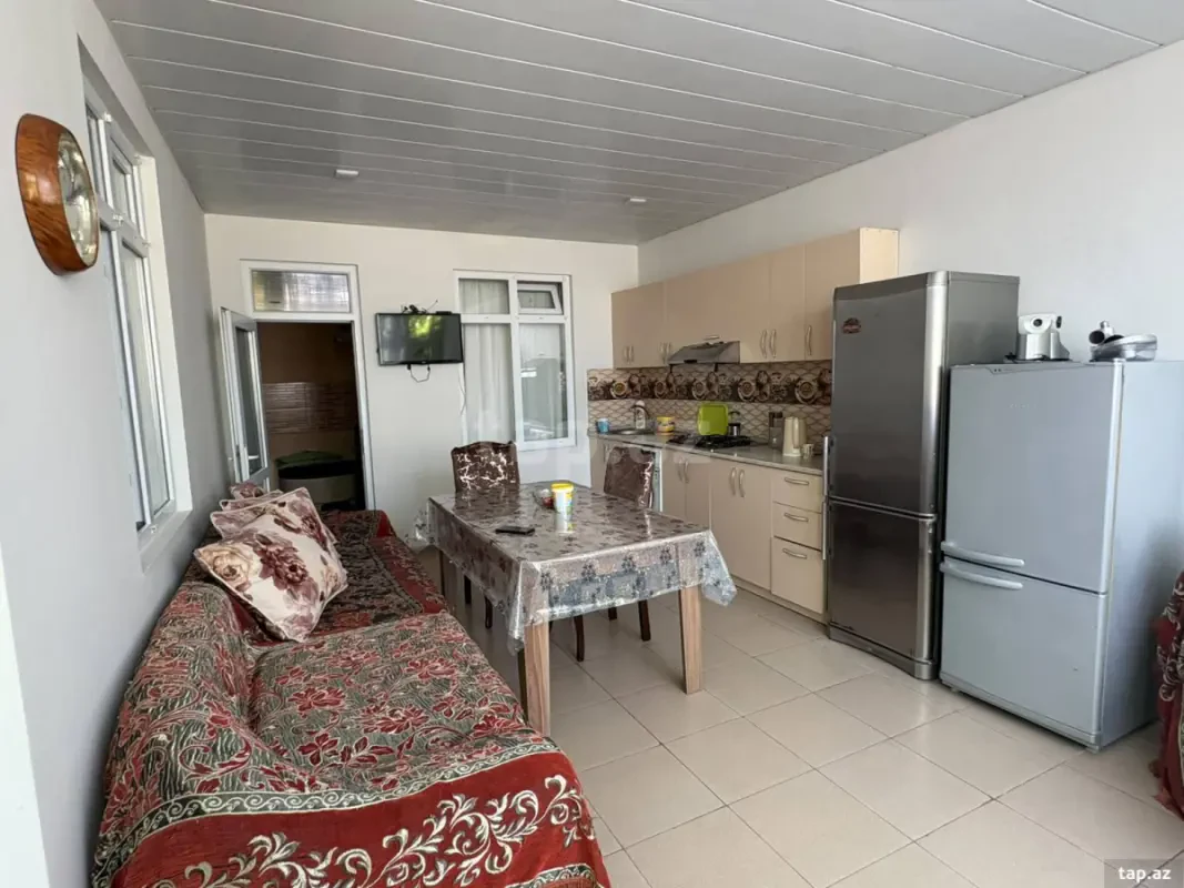 Satılır 7 otaqlı həyət evi 200 m²