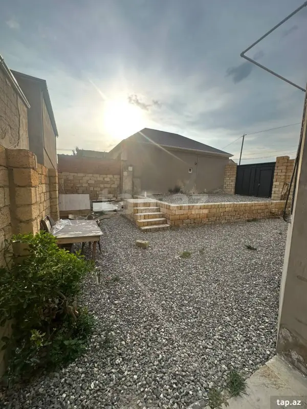 Satılır 5 otaqlı həyət evi 300 m²