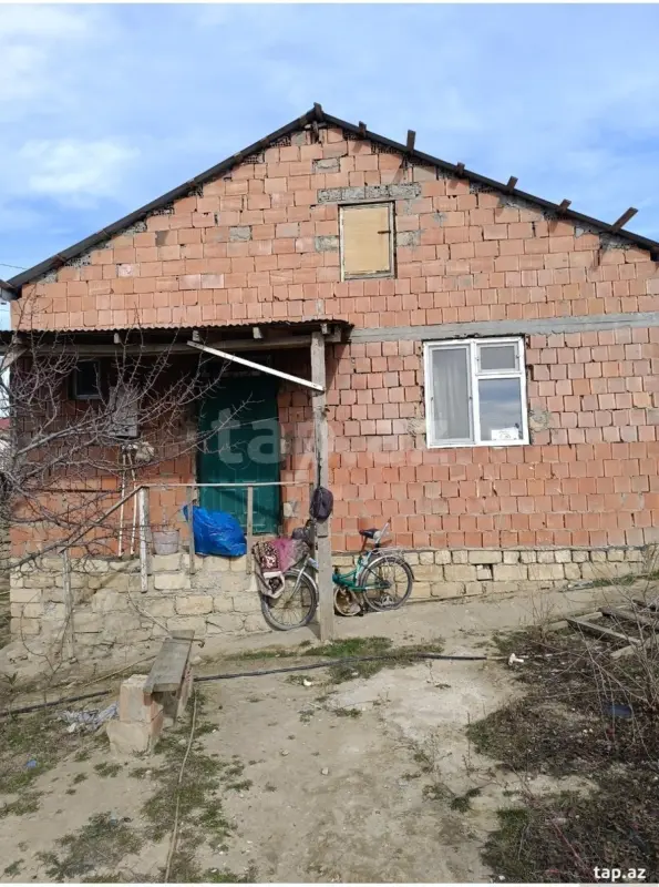 Satılır 3 otaqlı həyət evi 250 m²