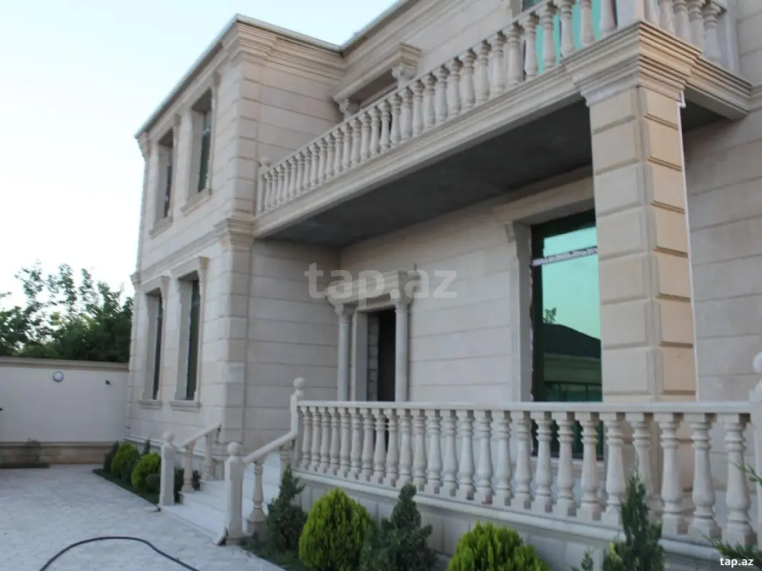 Satılır 5 otaqlı həyət evi 300 m²