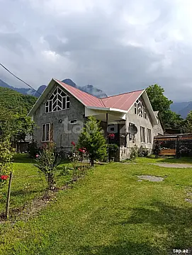 Kirayə verilir 5 otaqlı həyət evi 220 m² — Qax 5 otaq 220.00 m²